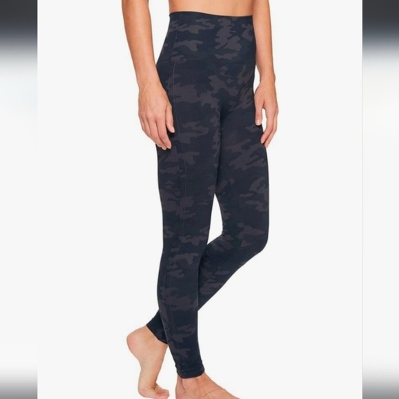 Spanx Camo Leggings Black /Gray Size Large NWT - Picture 2 of 5